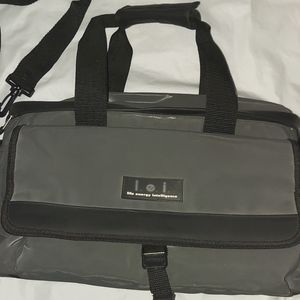 L.E.I. travel o/nite bag. Like new.
